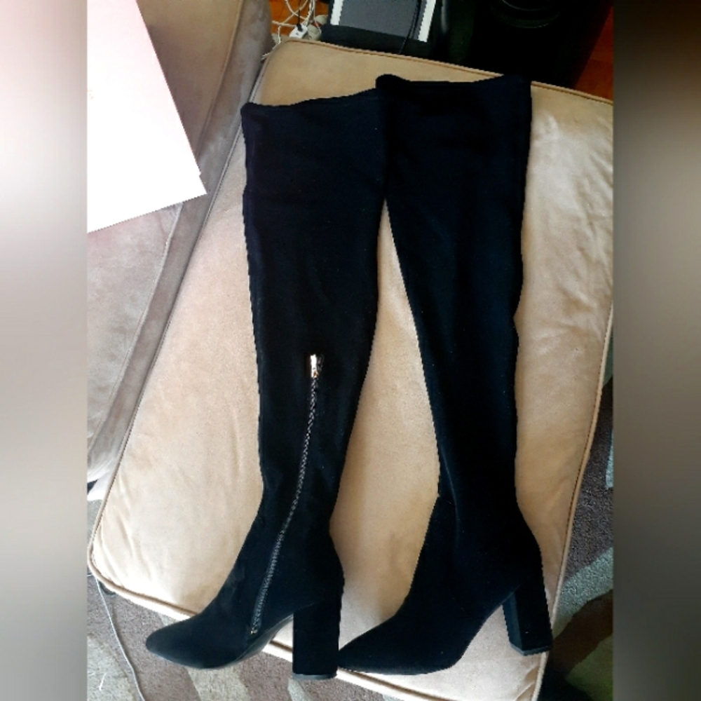 Sleek Black Over-the-Knee Boots with Chunky Heel